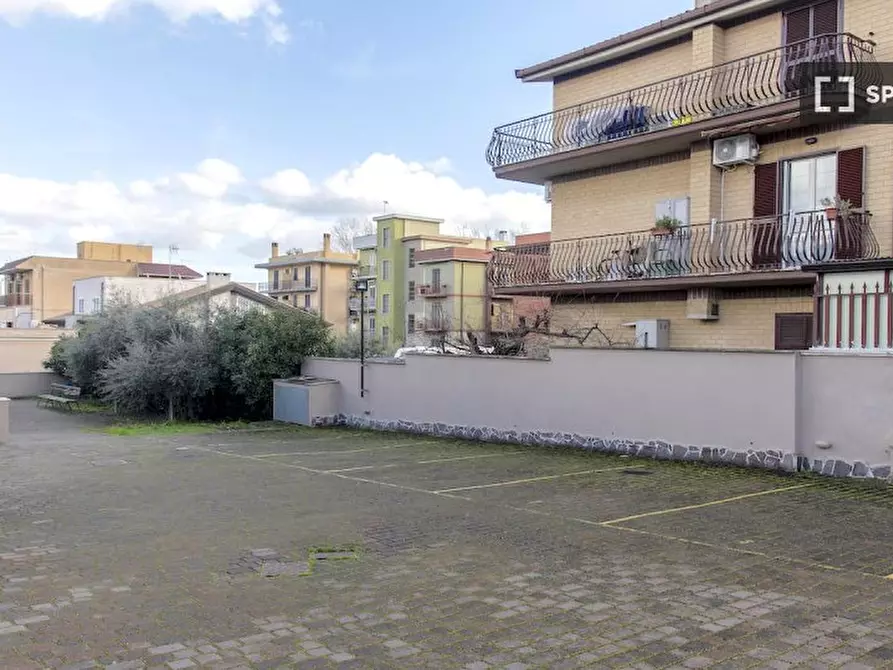 Immagine 10 di Camera condivisa in affitto  in Via di Carcaricola a Roma