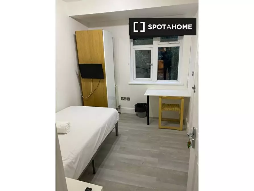 Immagine 17 di Camera condivisa in affitto  in Thirsk Road a Merton