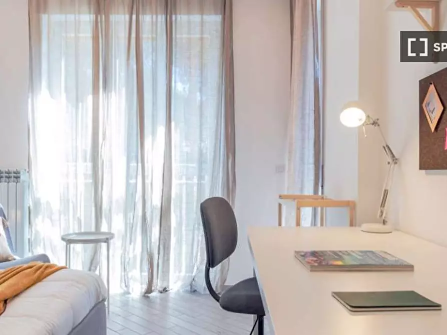 Immagine 4 di Camera condivisa in affitto  in Via Francesco Buonamici a Roma