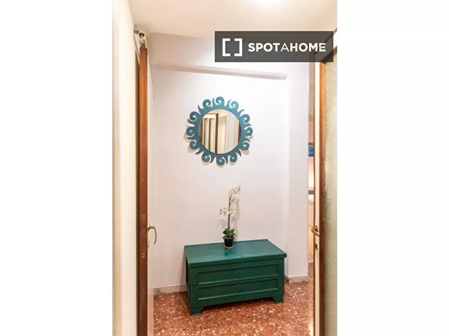 Immagine 8 di Camera condivisa in affitto  in Via Tuscolana a Roma