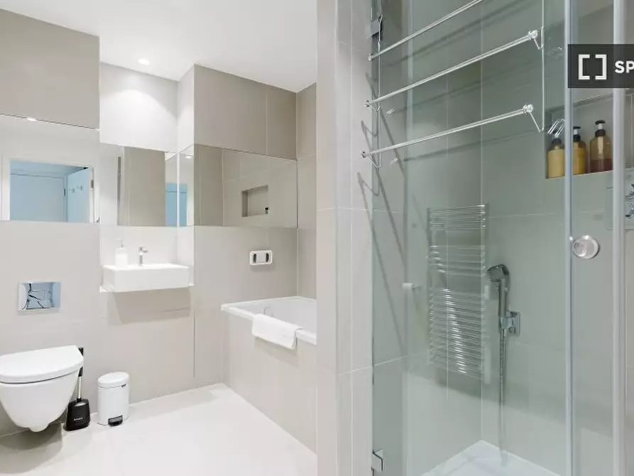 Immagine 4 di Appartamento in affitto  in Broomhill Road a Wandsworth