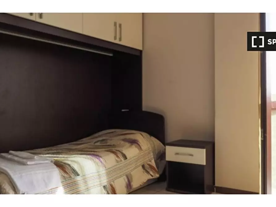 Immagine 2 di Camera condivisa in affitto  in Viale Antonio Gramsci a Sesto San Giovanni