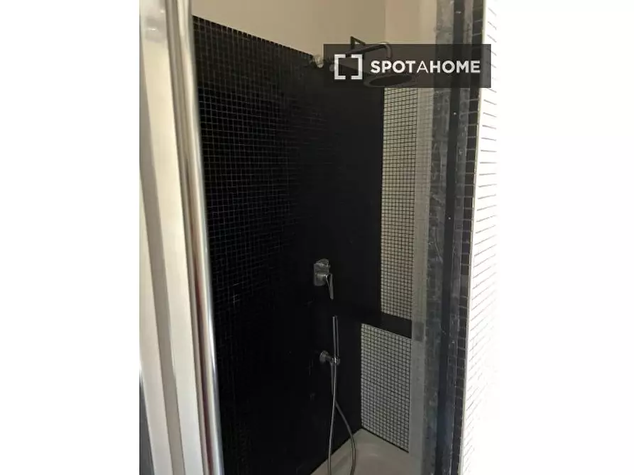 Immagine 7 di Camera condivisa in affitto  in Via dei Campi Flegrei a Roma