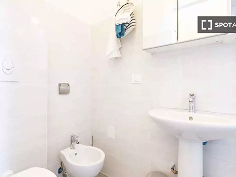 Immagine 15 di Camera condivisa in affitto  in Via Lorenteggio a Milano