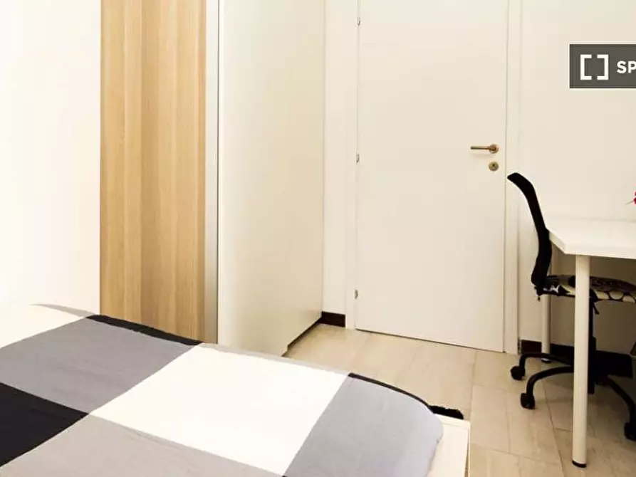 Immagine 3 di Camera condivisa in affitto  in Via Salvatore Barzilai a Milano