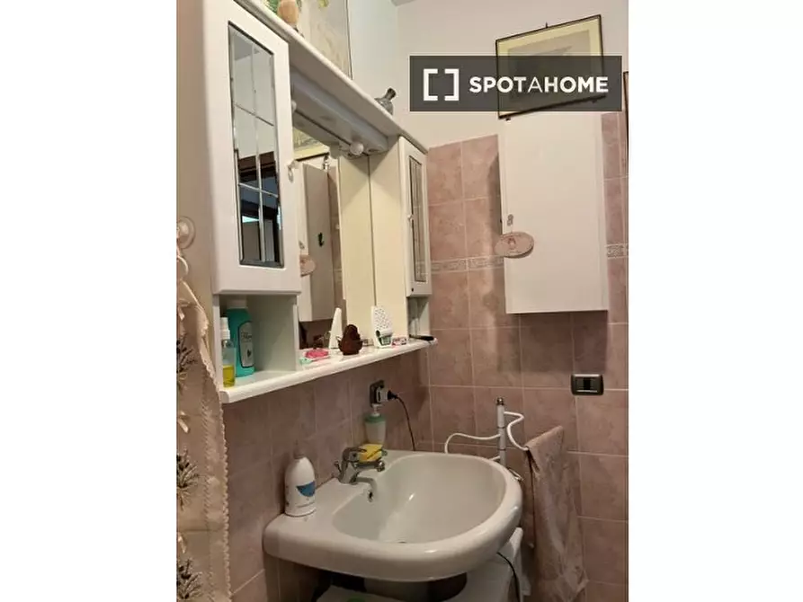 Immagine 4 di Camera condivisa in affitto  in Via Paolo Rosi a Roma