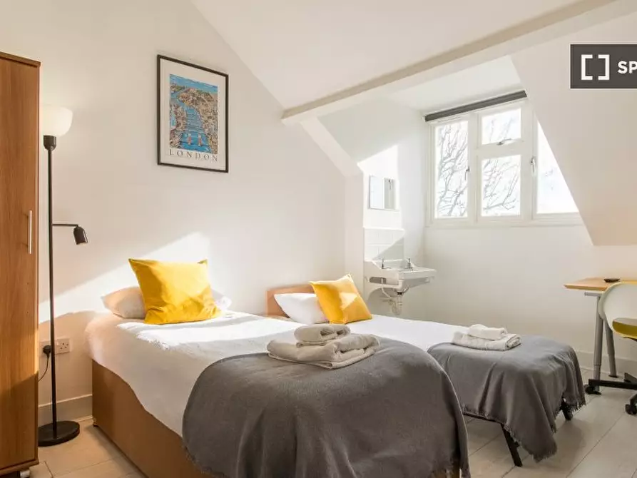 Immagine 1 di Camera condivisa in affitto  in nd Floor Apartment a Kensington