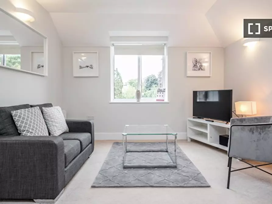 Immagine 2 di Appartamento in affitto  in Maple Rd a Kingston Upon Thames