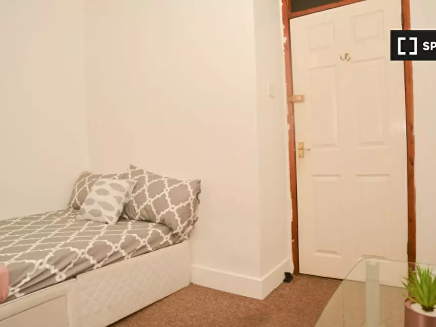 Immagine 16 di Camera condivisa in affitto  in Prince Regent Ln a East Ham