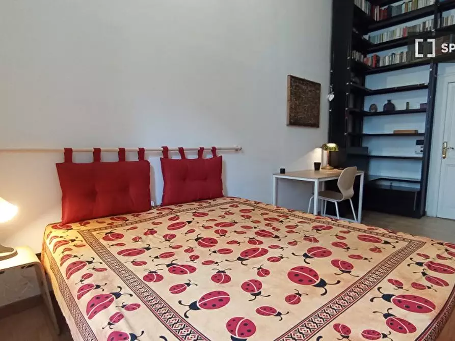 Immagine 1 di Camera condivisa in affitto  in Via Angelo Poliziano a Roma