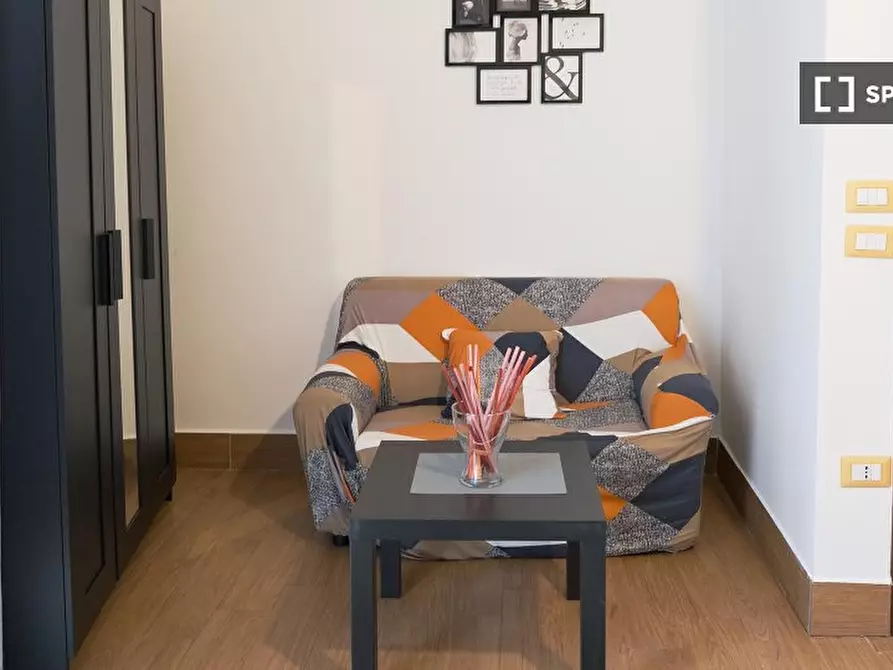 Immagine 18 di Camera condivisa in affitto  in Via Enrico Pessina n. a Napoli