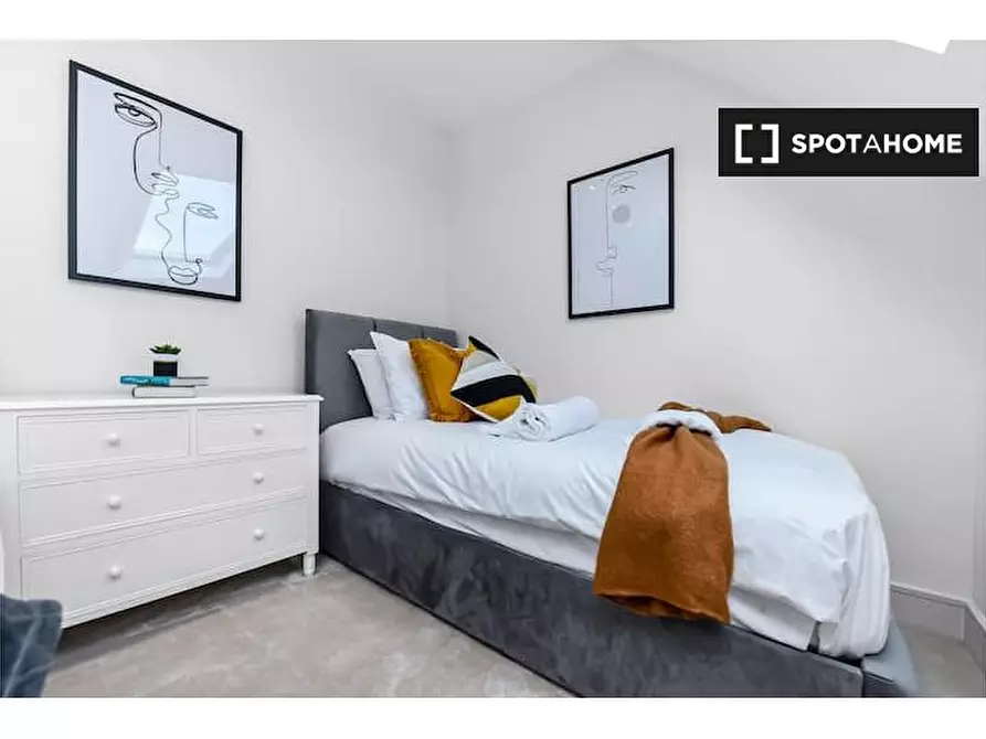 Immagine 4 di Appartamento in affitto  in Flat Goldman House - 122 Wembley Park drive HA9 8HP a Brent