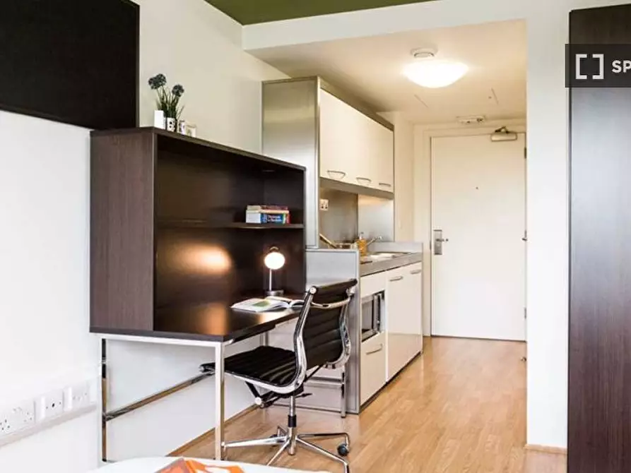 Immagine 1 di Residence in affitto  in Alderson St a Kensington