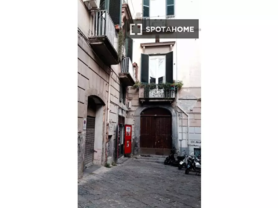 Immagine 12 di Appartamento in affitto  in Via Pellegrini a Napoli