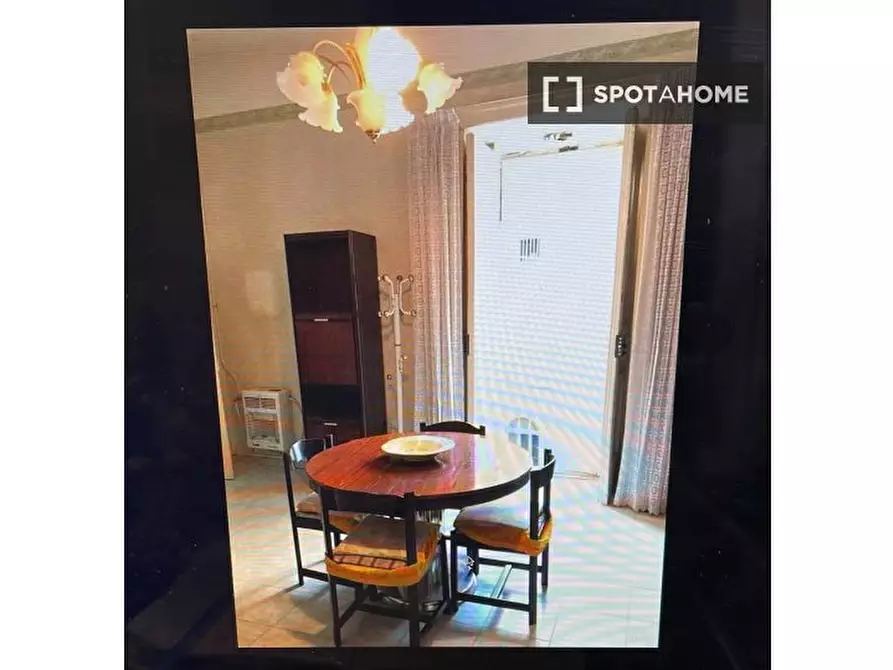 Immagine 5 di Camera condivisa in affitto  in P.za Cavour a Napoli