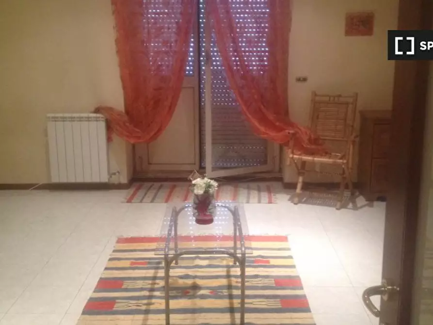 Immagine 3 di Camera condivisa in affitto  in Viale dei Caduti Nella Guerra di Liberazione a Roma