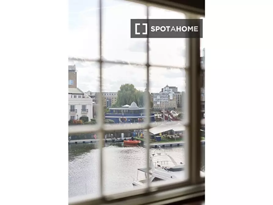 Immagine 17 di Appartamento in affitto  in E Smithfield a Poplar