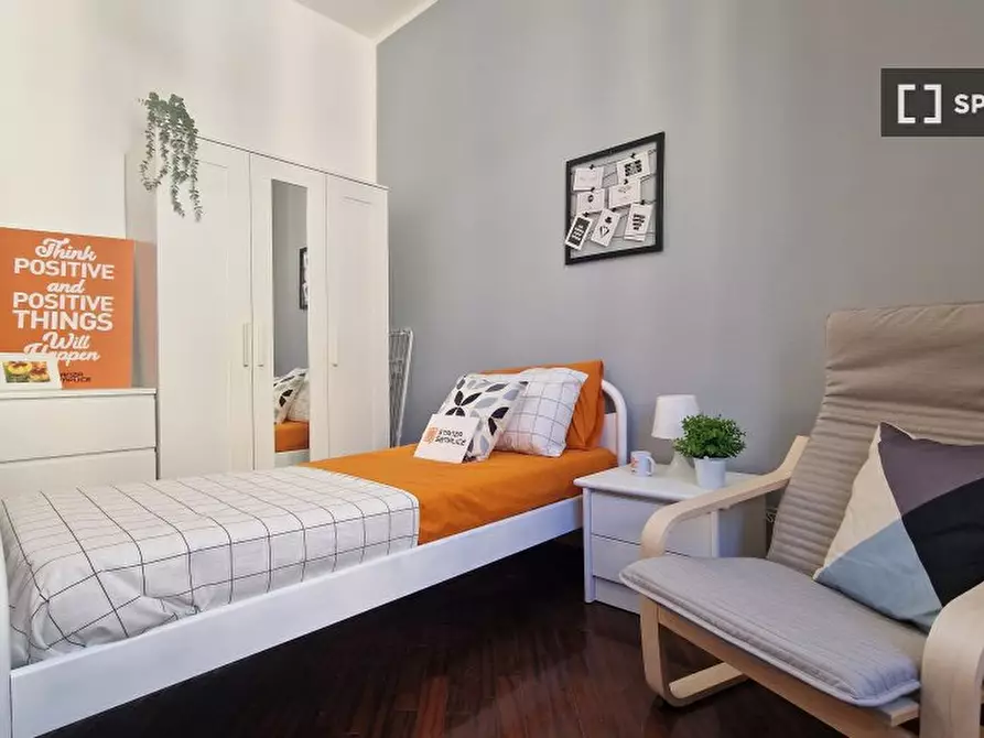 Immagine 3 di Camera condivisa in affitto  in Via Paolo Paruta a Roma