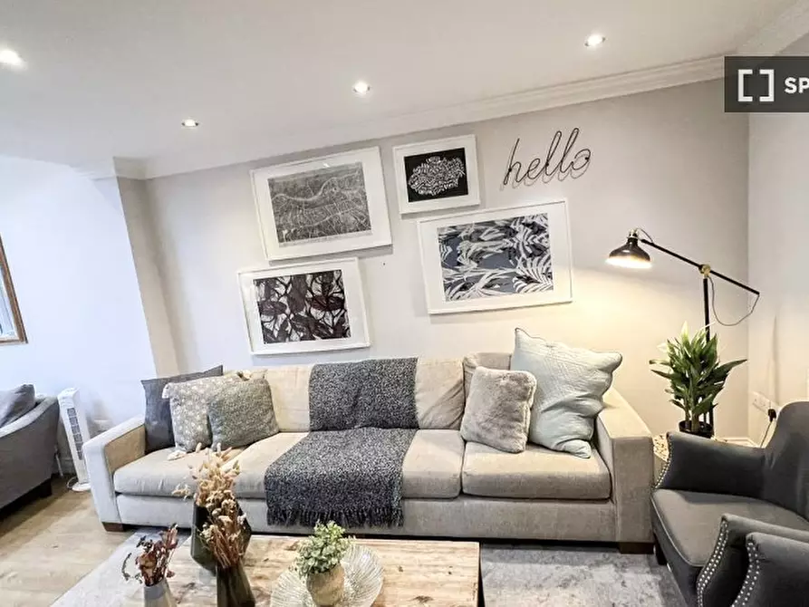 Immagine 8 di Appartamento in affitto  in Netherwood St a Camden Town