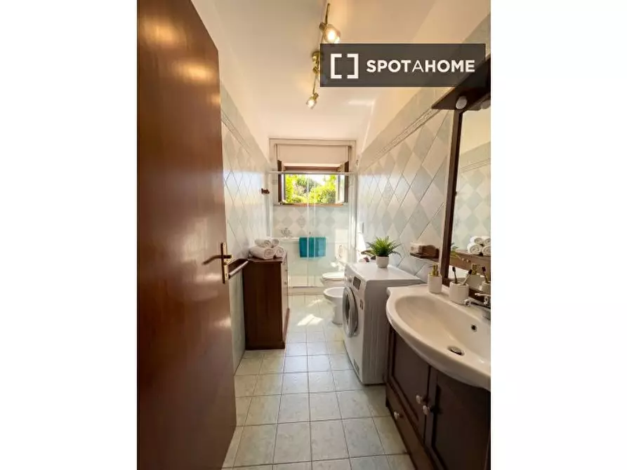 Immagine 9 di Camera condivisa in affitto  in Via Umberto Lilloni a Roma