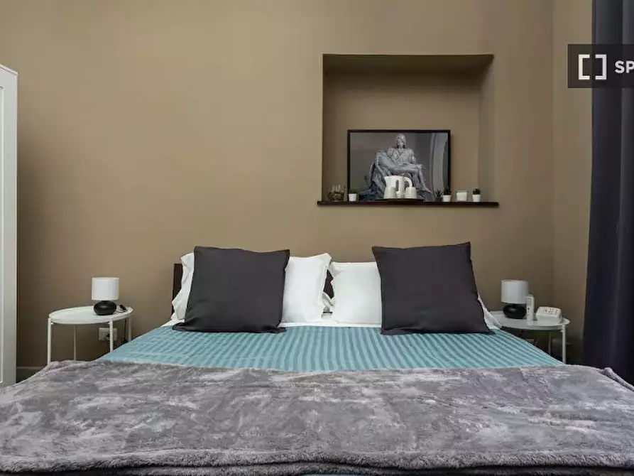 Immagine 13 di Camera condivisa in affitto  in Via Alberico II a Roma