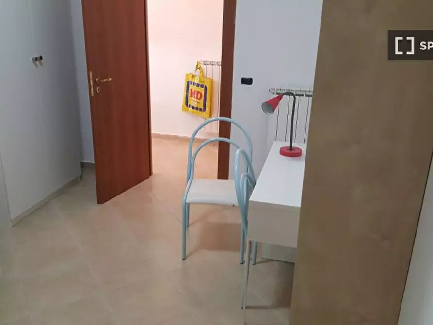 Immagine 4 di Camera condivisa in affitto  in Piazzetta Luigi Settembrini a Napoli