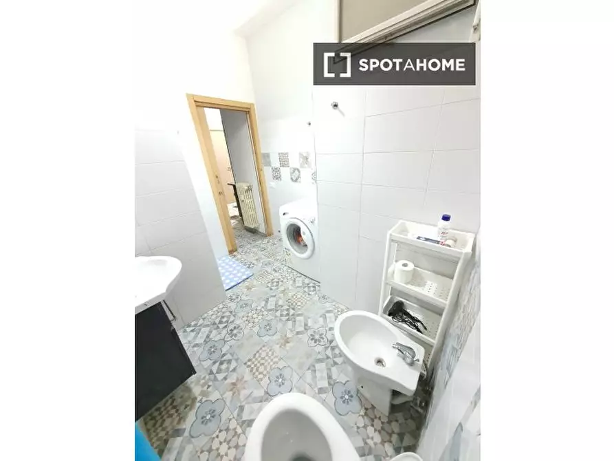 Immagine 13 di Camera condivisa in affitto  in Via Bartolomeo Perestrello a Roma