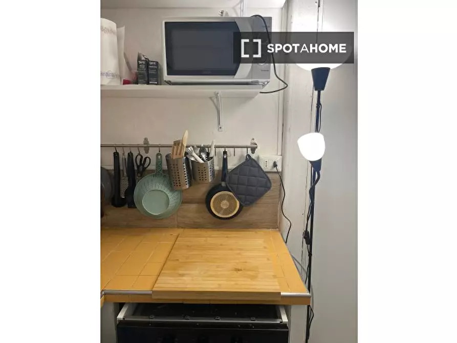 Immagine 11 di Camera condivisa in affitto  in Via Pietro Trinchera a Napoli