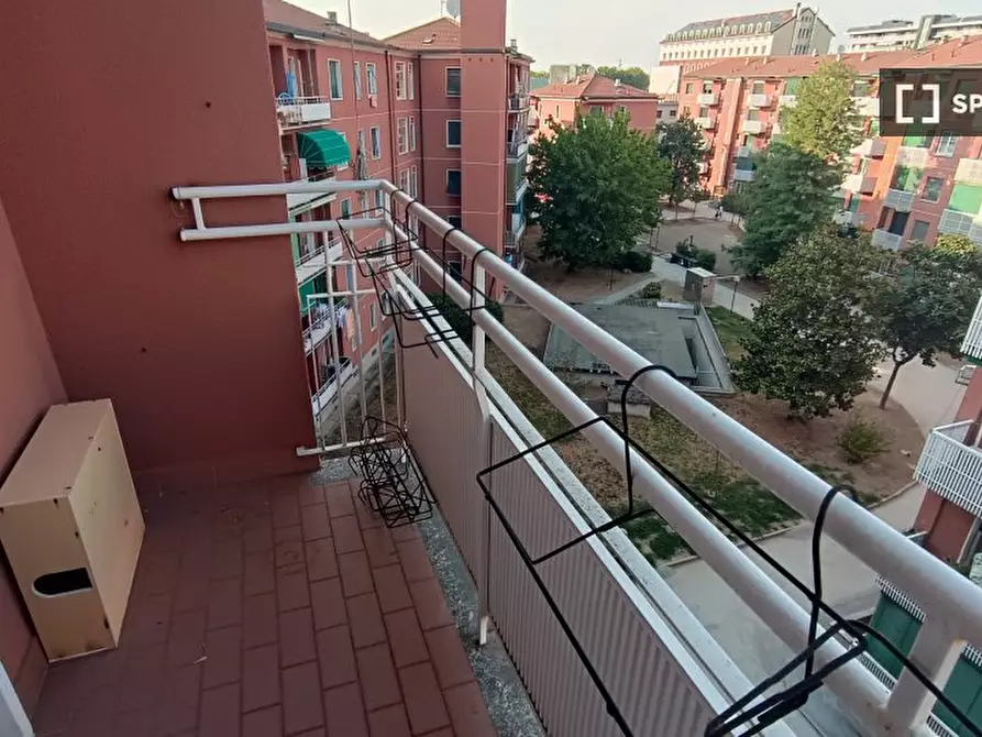 Immagine 4 di Camera condivisa in affitto  in Via Lorenteggio a Milano