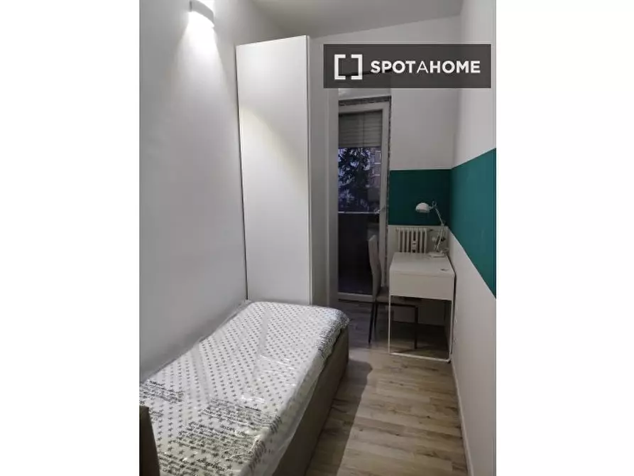 Immagine 1 di Camera condivisa in affitto  in V.le Pietro Pietramellara a Bologna