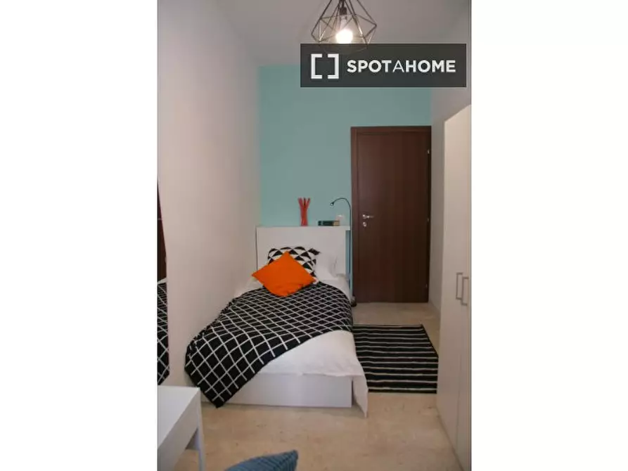 Immagine 13 di Camera condivisa in affitto  in Corso Peschiera a Torino