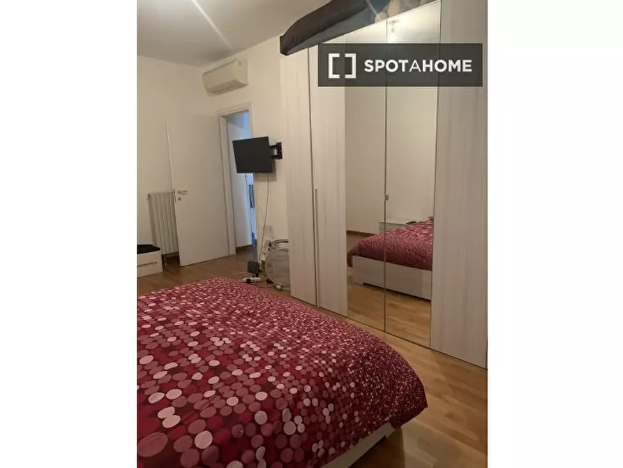 Immagine 2 di Camera condivisa in affitto  in Via Vettabbia a Milano