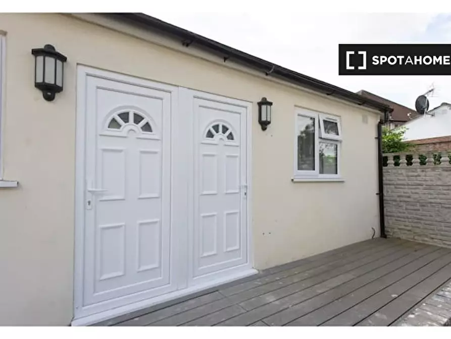 Immagine 14 di Ufficio in affitto  in Flat a Barnet