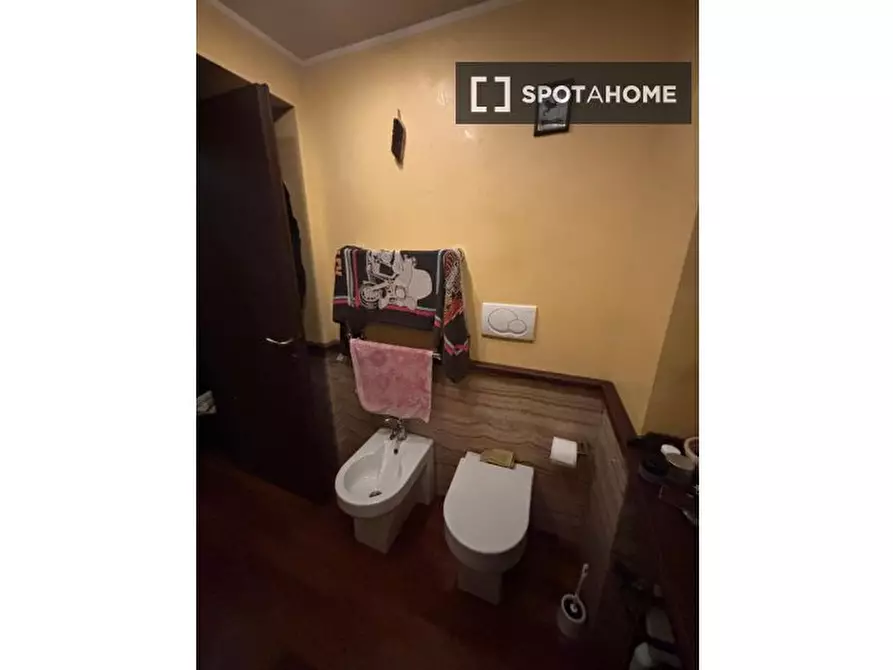 Immagine 5 di Camera condivisa in affitto  in Via Cavour a Roma