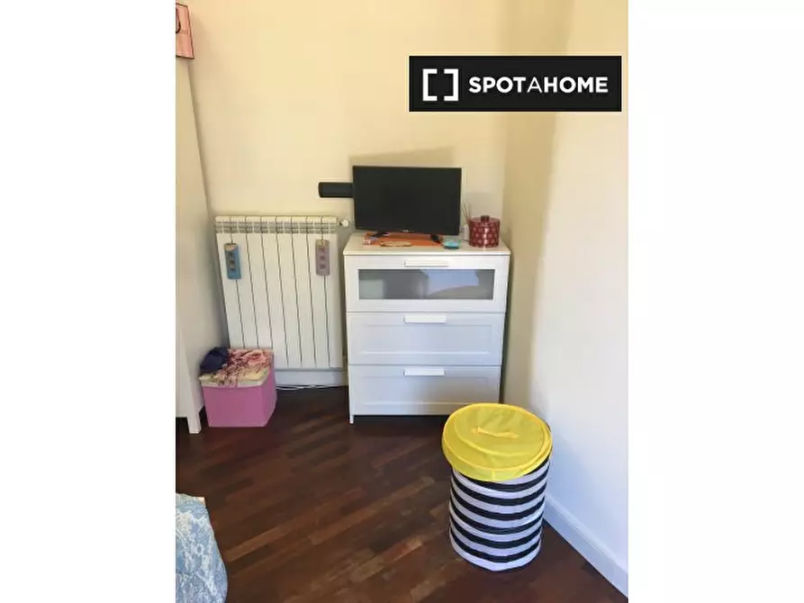 Immagine 9 di Camera condivisa in affitto  in Via Mario Gigante a Napoli