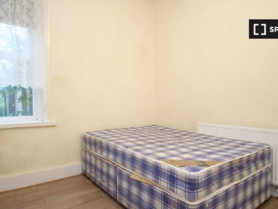 Immagine 1 di Camera condivisa in affitto  in High St, Walthamstow a Walthamstow