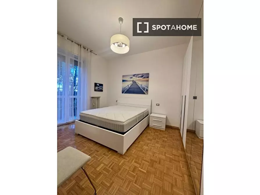 Immagine 1 di Camera condivisa in affitto  in Via Alfonso Capecelatro a Milano