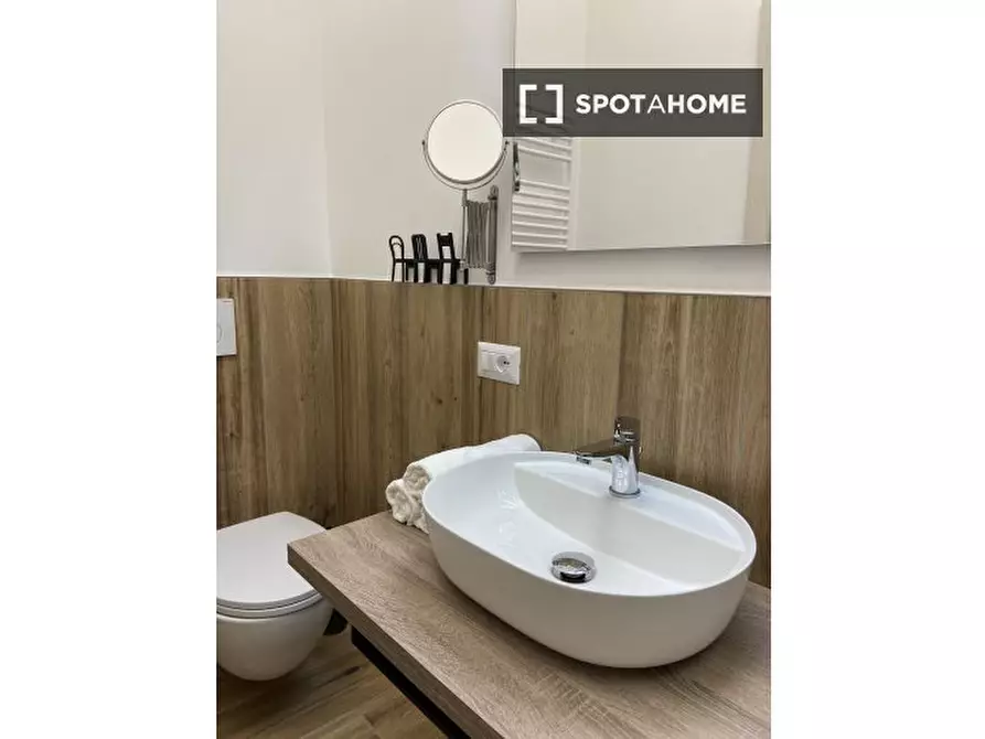 Immagine 13 di Camera condivisa in affitto  in Via Vincenzo Menasi a Roma