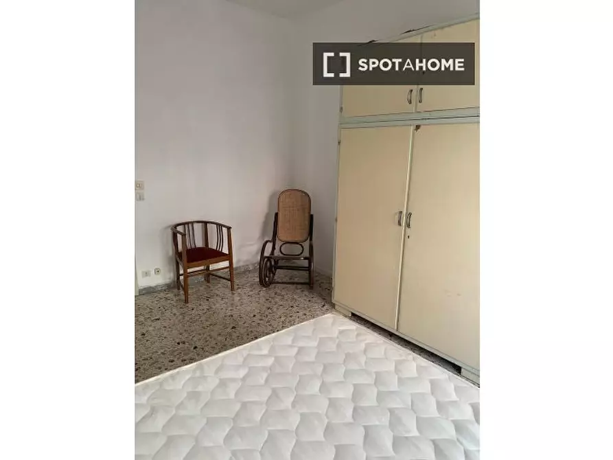 Immagine 3 di Camera condivisa in affitto  in Via dei Monti di Creta a Roma