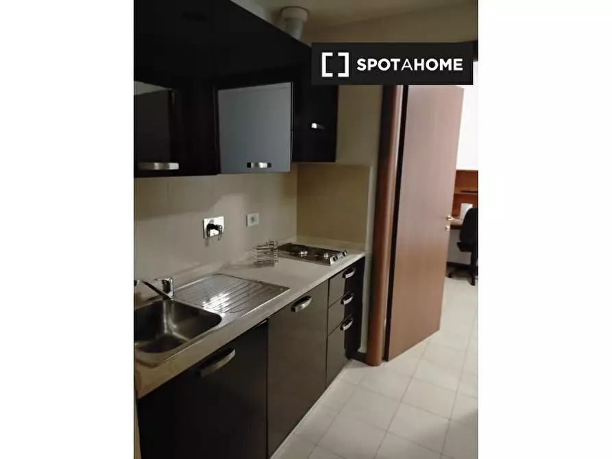 Immagine 1 di Ufficio in affitto  in Via Giacomo de' Conti a Roma
