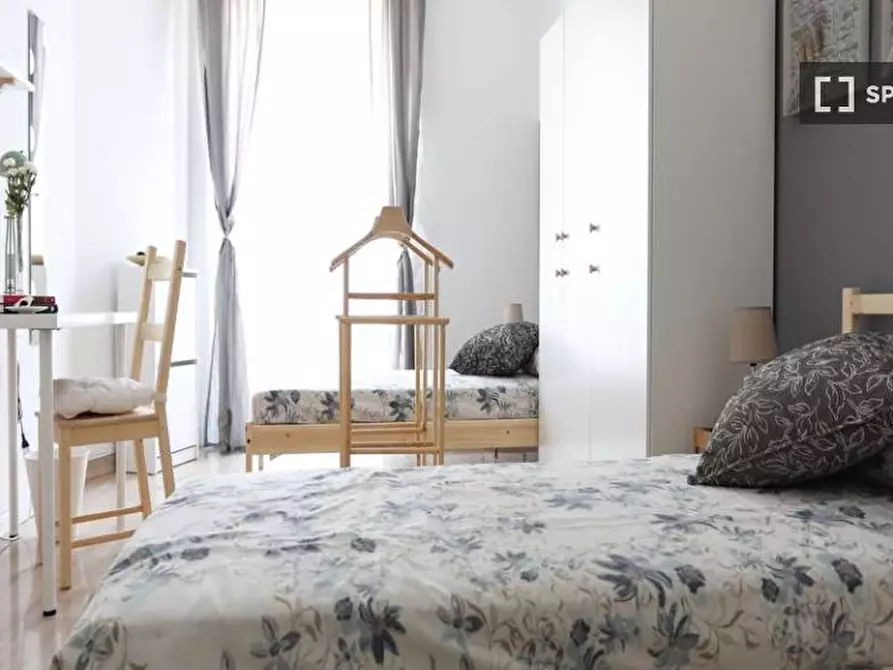 Immagine 2 di Camera condivisa in affitto  in Viale Romagna a Milano