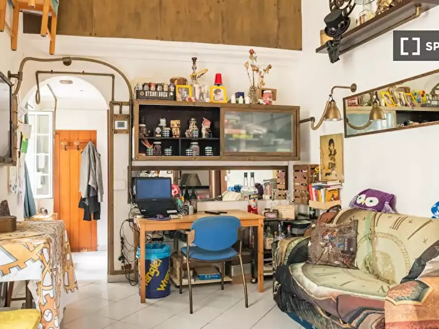 Immagine 16 di Camera condivisa in affitto  in Vico delle Scuole Pie a Genova