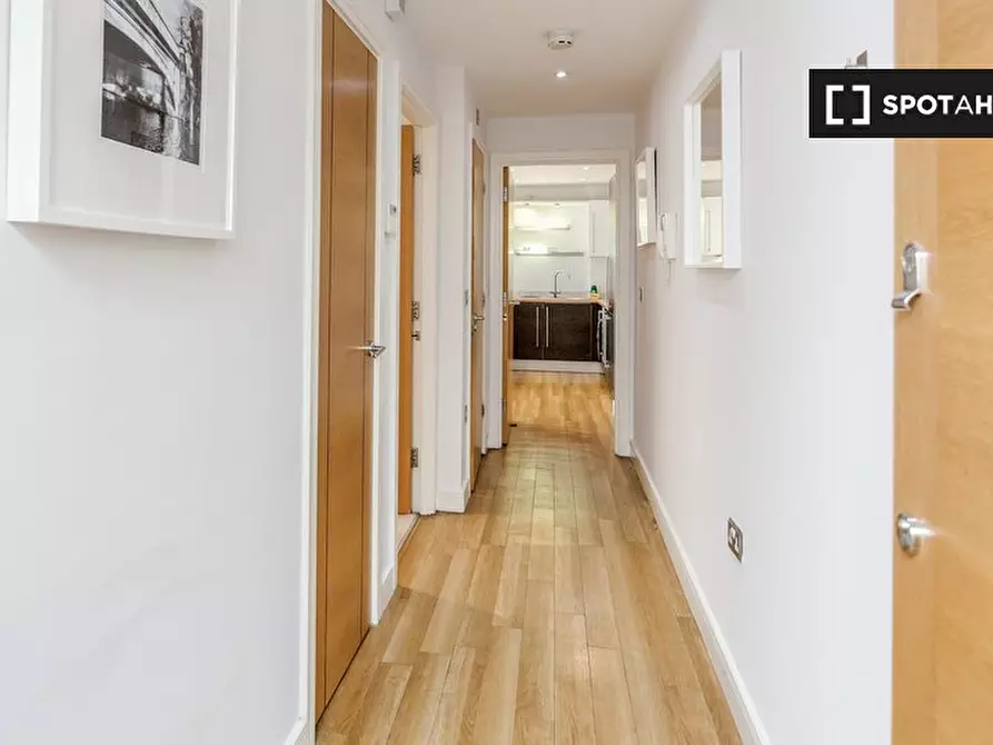 Immagine 12 di Appartamento in affitto  in Walnut Tree Cl a Guildford