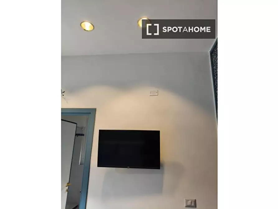 Immagine 11 di Appartamento in affitto  in Via Gradoli a Roma