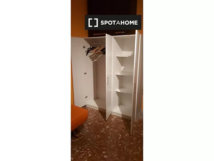 Immagine 6 di Camera condivisa in affitto  in Via Altavilla Irpina a Roma