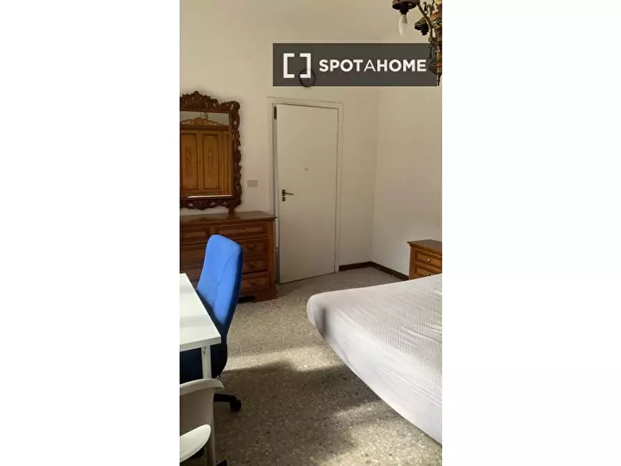 Immagine 4 di Camera condivisa in affitto  in Via Cornelio Sisenna a Roma
