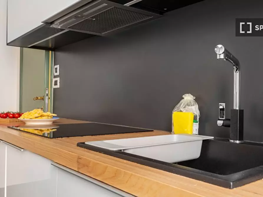 Immagine 8 di Appartamento in affitto  in Via del Borgo di S. Pietro a Bologna