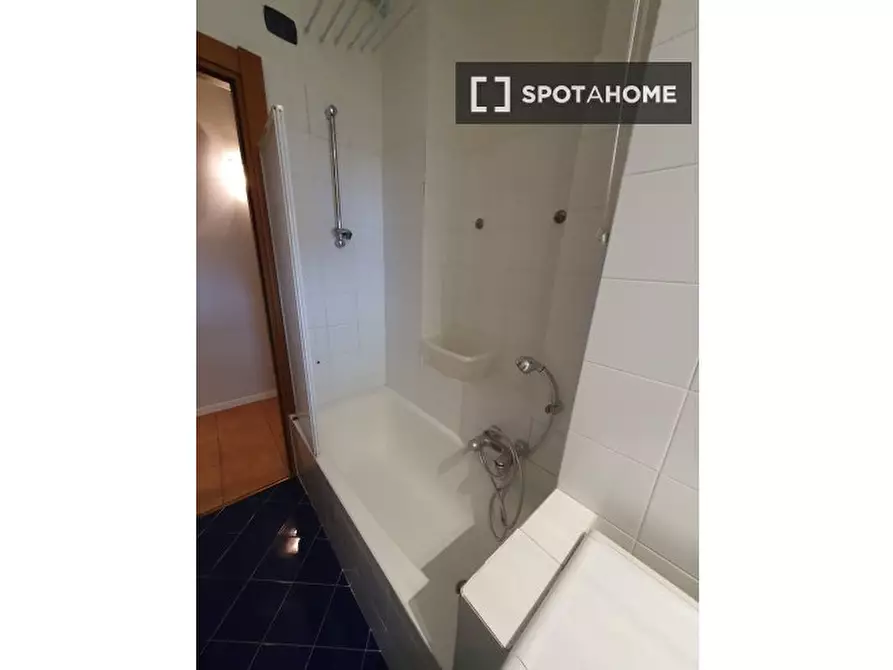 Immagine 9 di Camera condivisa in affitto  in Via Camillo Giussani a Milano