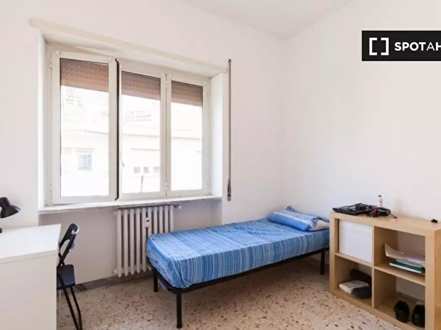 Immagine 3 di Camera condivisa in affitto  in Via Filippi, 00146 Roma RM, Italy a Roma