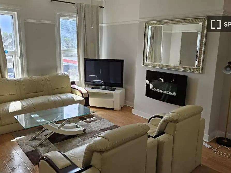 Immagine 1 di Appartamento in affitto  in B (2nd floor flat) Lower Addiscombe Rd a Croydon